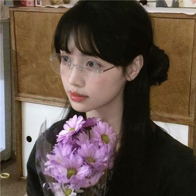 带着魔术盒的男人封面